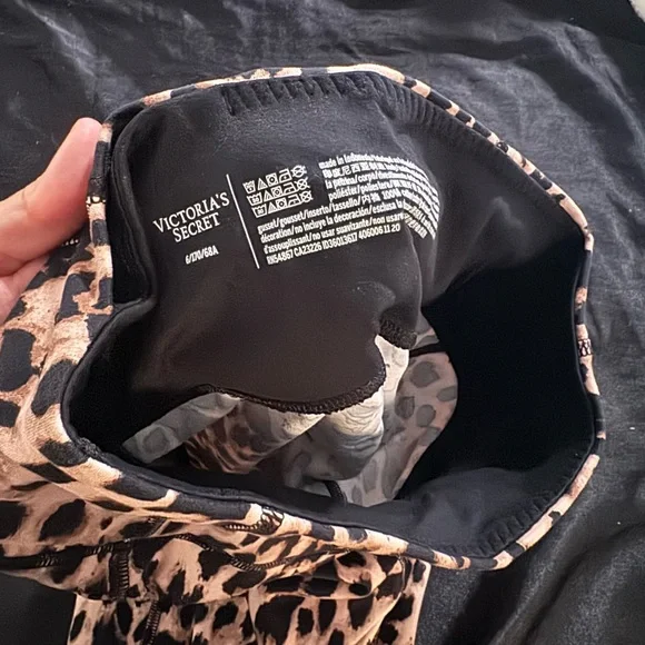 Work out set. VICTORIA SECRET - Picture 1 of 3